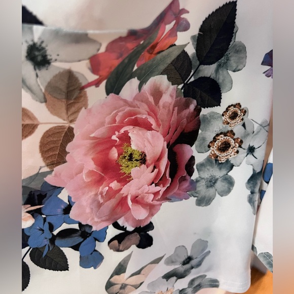 Venus size 1X white floral cross front spaghetti strap flowy tank - Picture 4 of 5